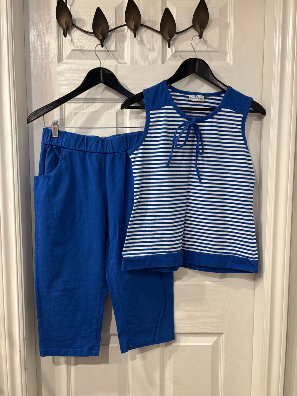 2 piece Princess Cruises set 
Size medium